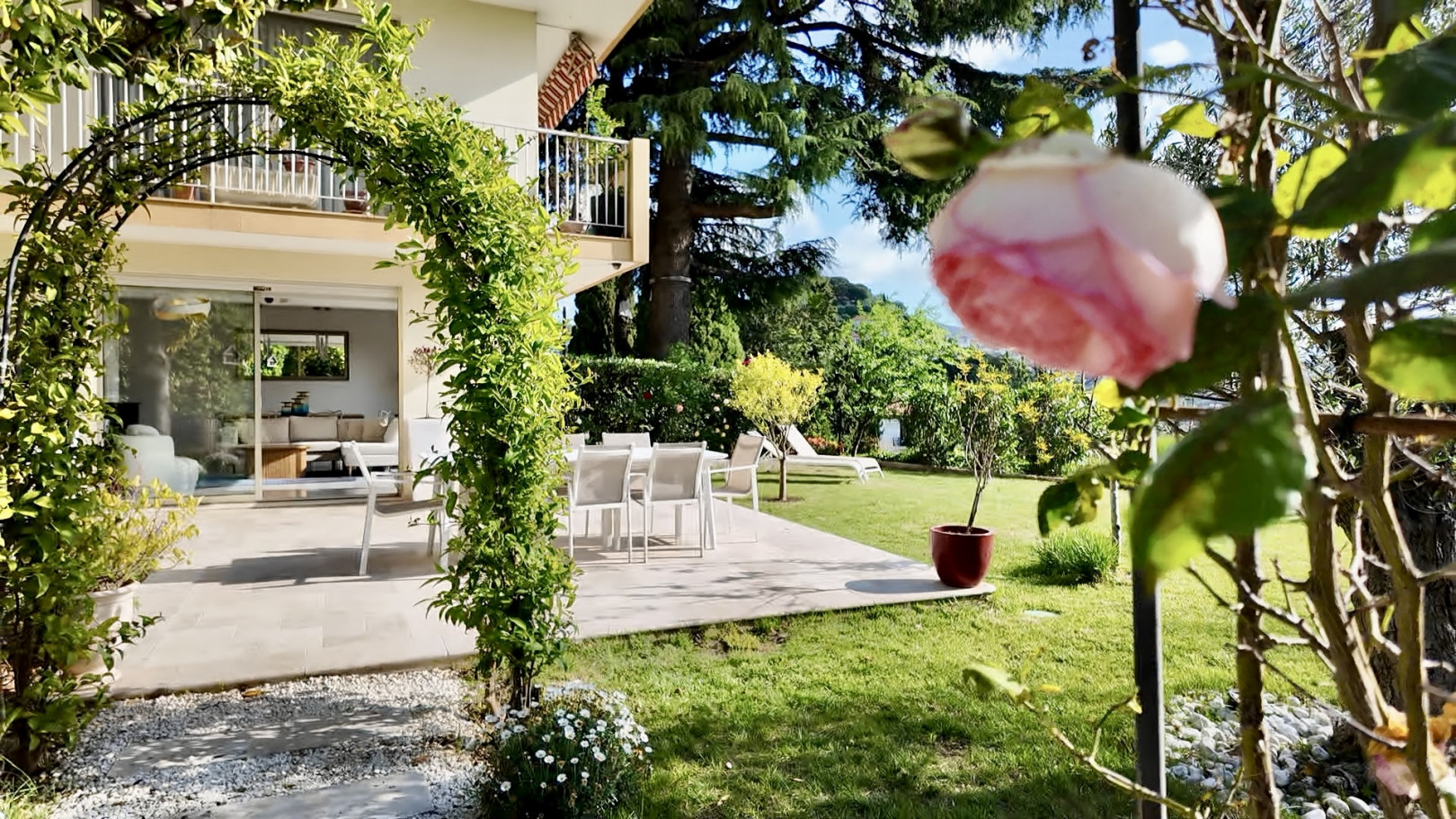 
                                                Vente
                                                 Nice Cimiez - Une vie comme dans une maison !