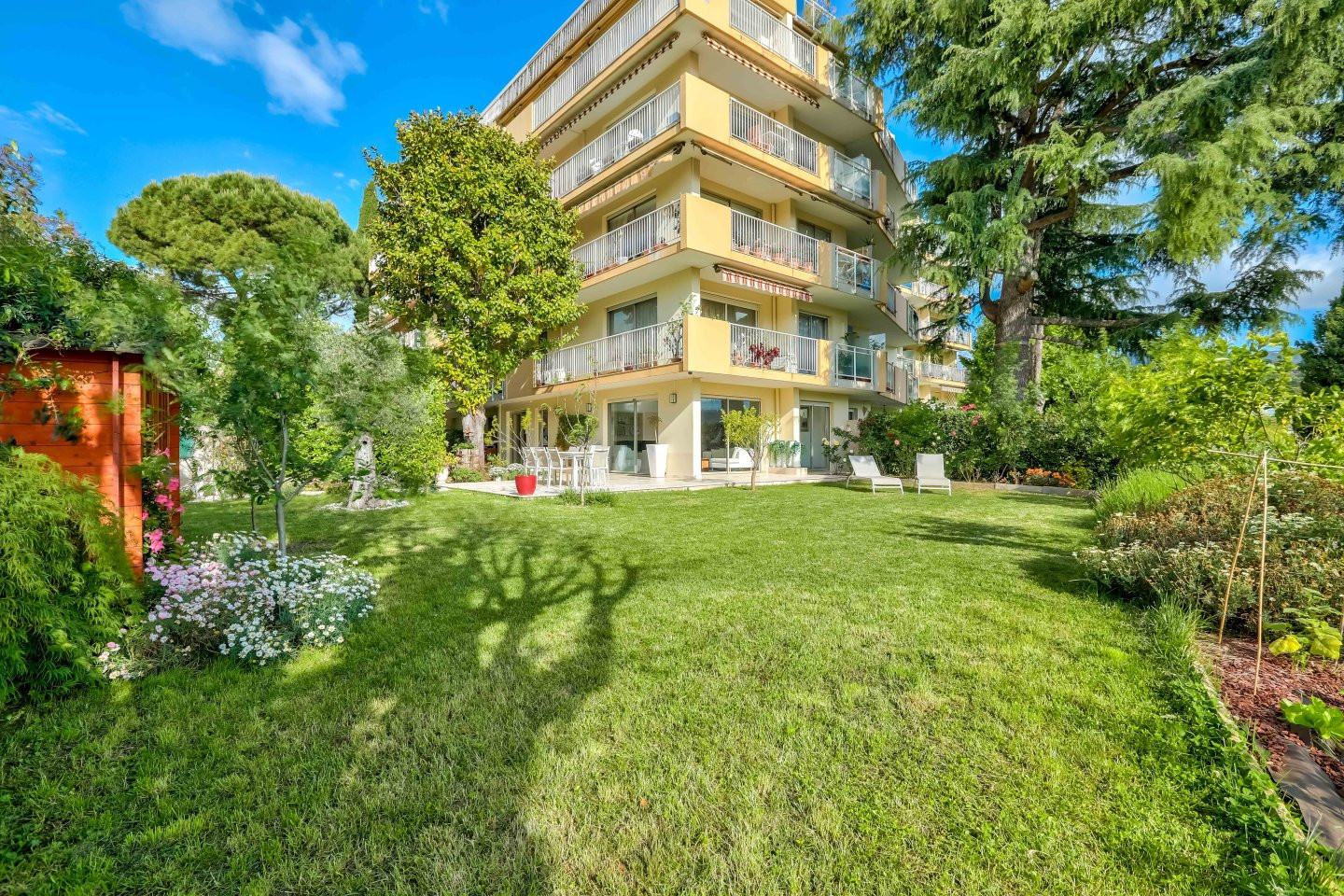 
                                                Vente
                                                 Nice Cimiez - Une vie comme dans une maison !