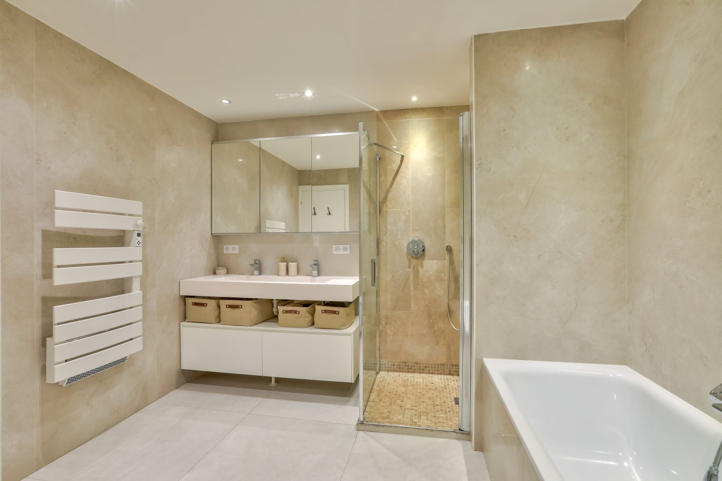 
                                                Vente
                                                 Nice Cimiez - Une vie comme dans une maison !