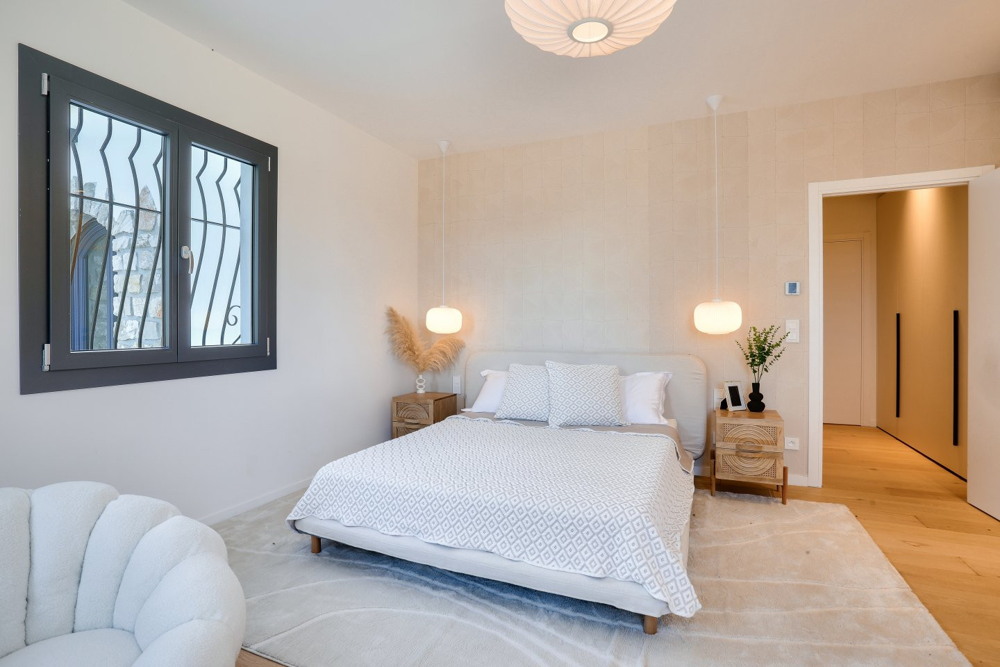 
                                                Vente
                                                 Nice - Col des Quatres Chamins - Magnifique maison 9 pièces de 395 m² entièrement rénovée avec piscine