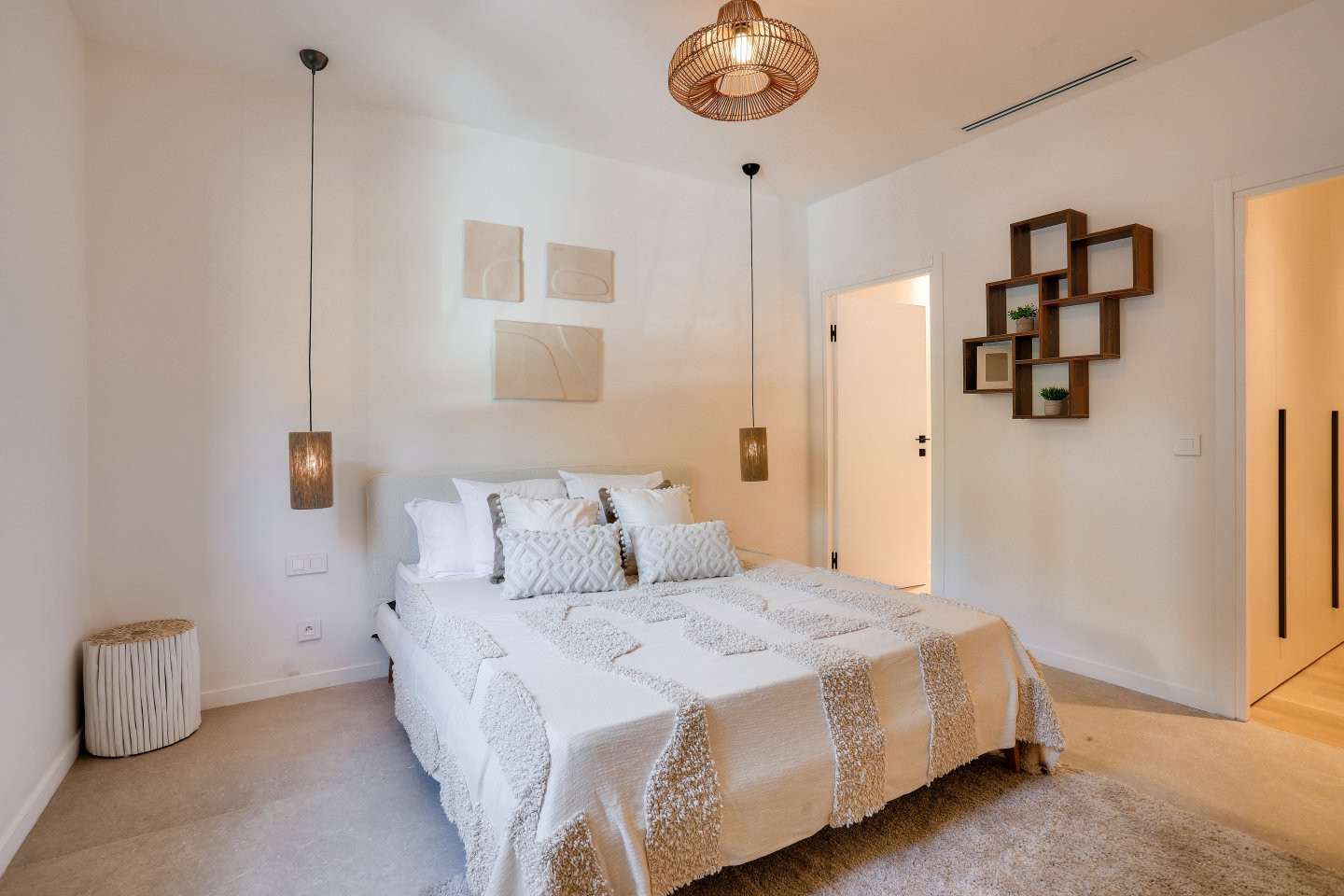 
                                                Vente
                                                 Nice - Col des Quatres Chamins - Magnifique maison 9 pièces de 395 m² entièrement rénovée avec piscine