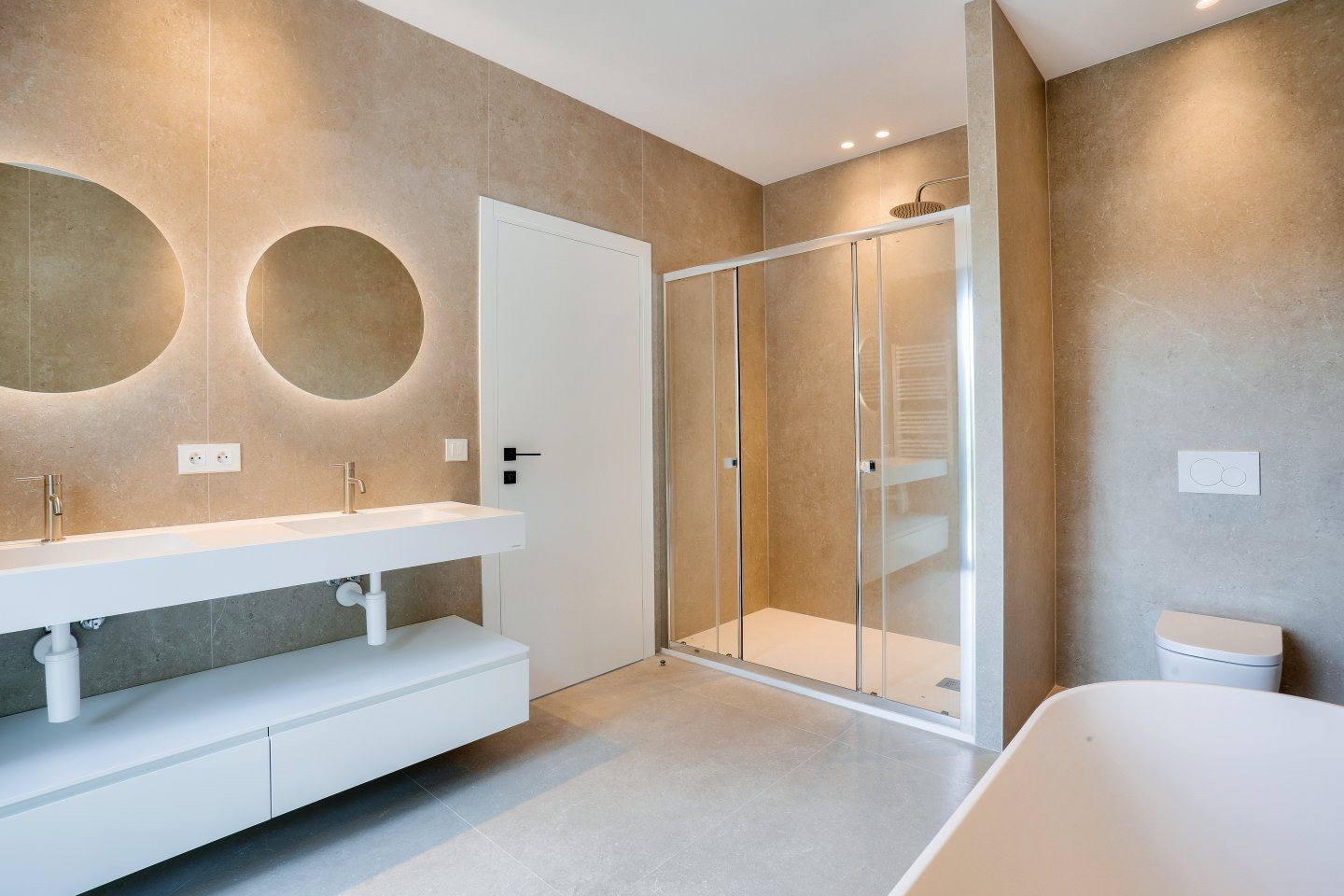 
                                                Vente
                                                 Nice - Col des Quatres Chamins - Magnifique maison 9 pièces de 395 m² entièrement rénovée avec piscine