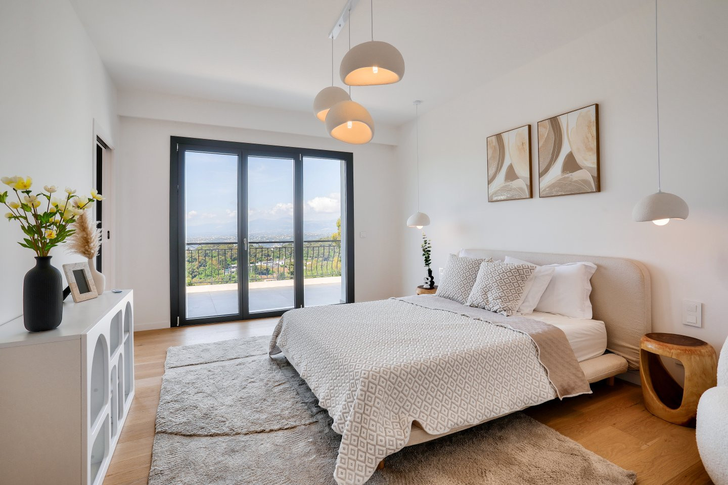 
                                                Vente
                                                 Nice - Col des Quatres Chamins - Magnifique maison 9 pièces de 395 m² entièrement rénovée avec piscine