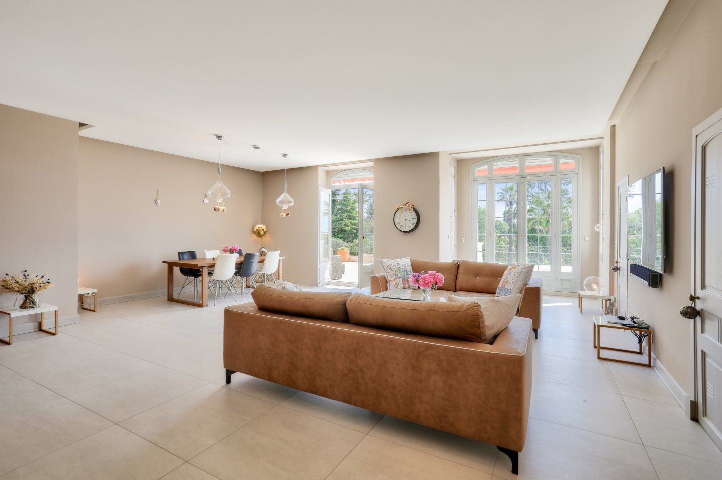 
                                                Vente
                                                 Nice - Exceptionnel appartement rénové dans un ancien Palace de Cimiez