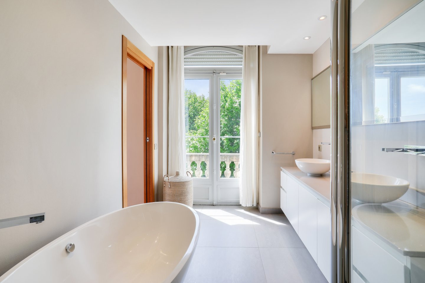 
                                                Vente
                                                 Nice - Exceptionnel appartement rénové