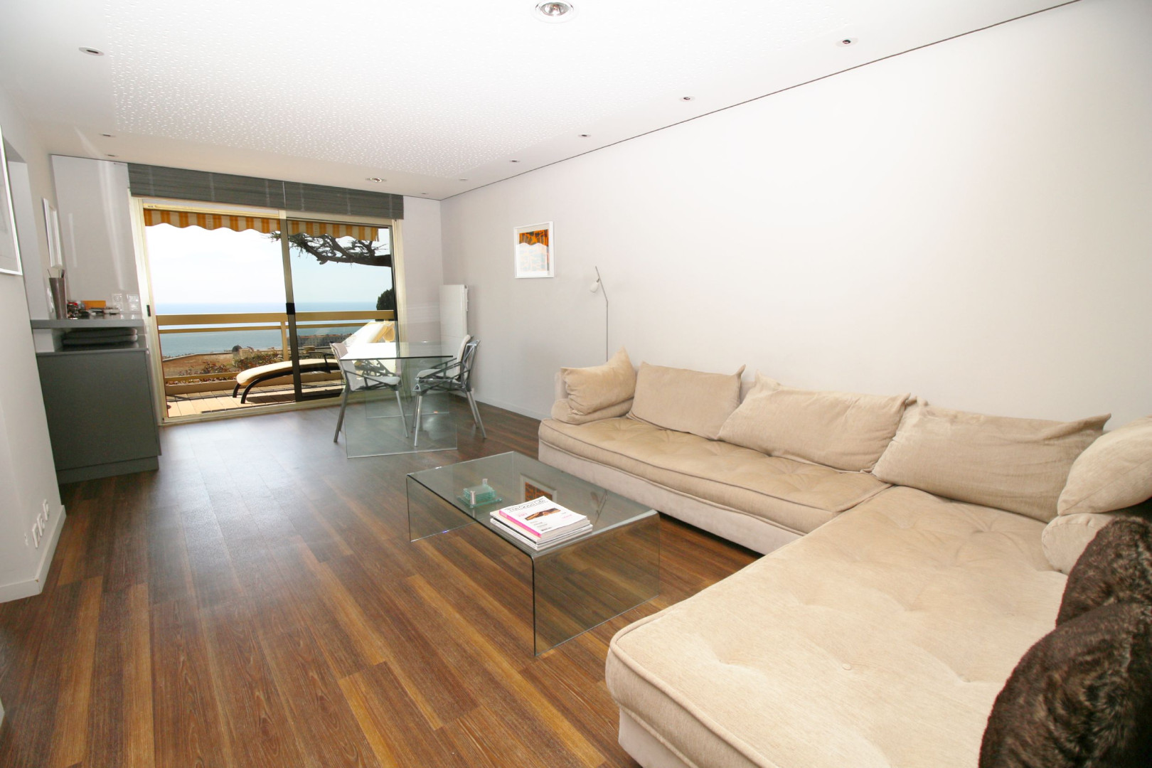 
                                                Vente
                                                 Nice Fabron 2 Pieces standing VUE MER Panoramique au calme avec piscine