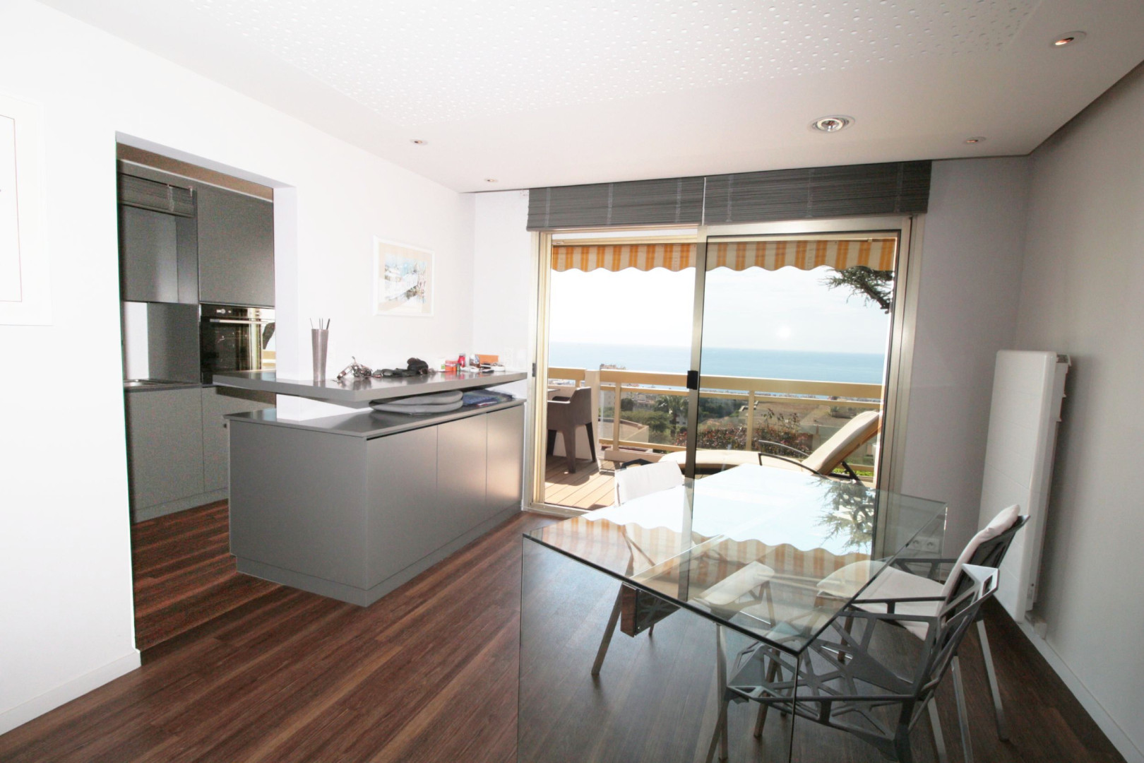 
                                                Vente
                                                 Nice Fabron 2 Pieces standing VUE MER Panoramique au calme avec piscine