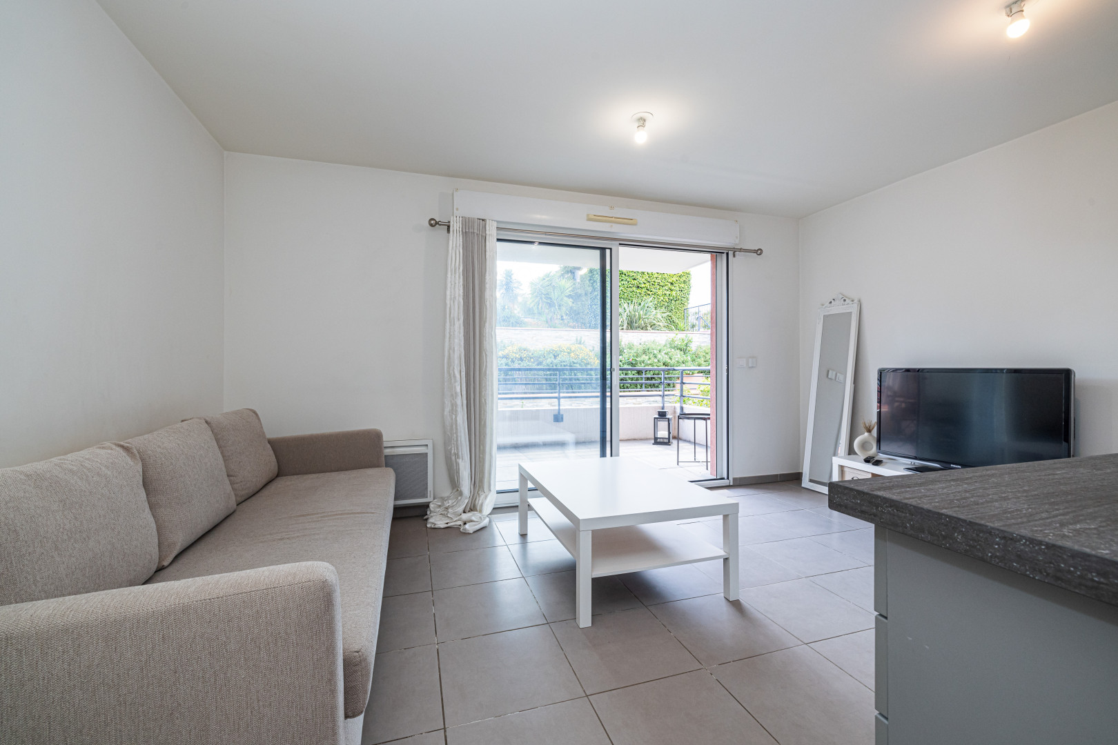 
                                                Location
                                                 NICE / FABRON - Studio MEUBLE avec terrasse et garage