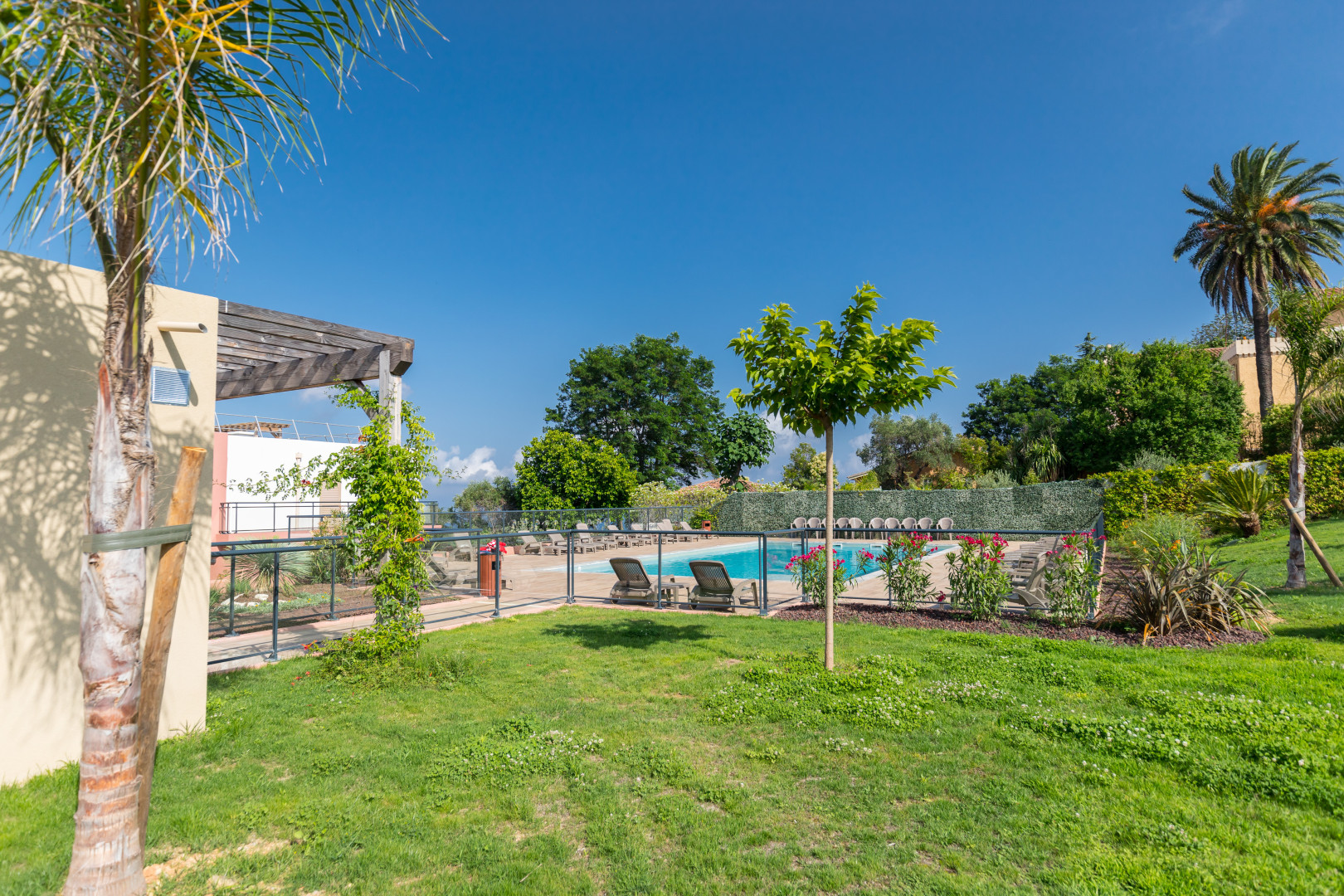 
                                                Location
                                                 NICE / FABRON - Studio MEUBLE avec terrasse et garage