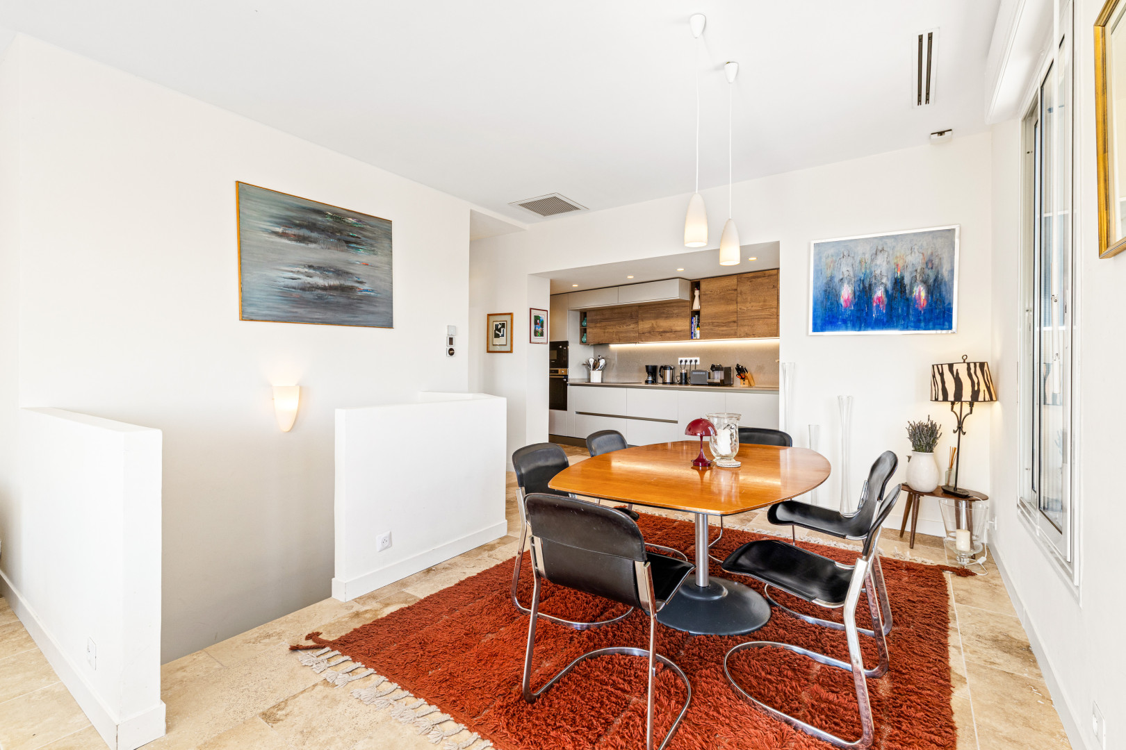 
                                                Vente
                                                 Nice - Falicon - Jolie maison 4 pièces de 95 m² rénové avec terrasse, jardin et vue sur les collines et la mer