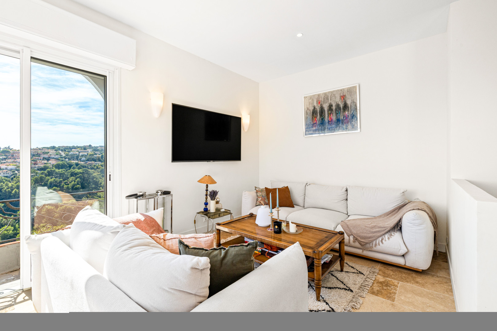 
                                                Vente
                                                 Nice - Falicon - Jolie maison 4 pièces de 95 m² rénové avec terrasse, jardin et vue sur les collines et la mer
