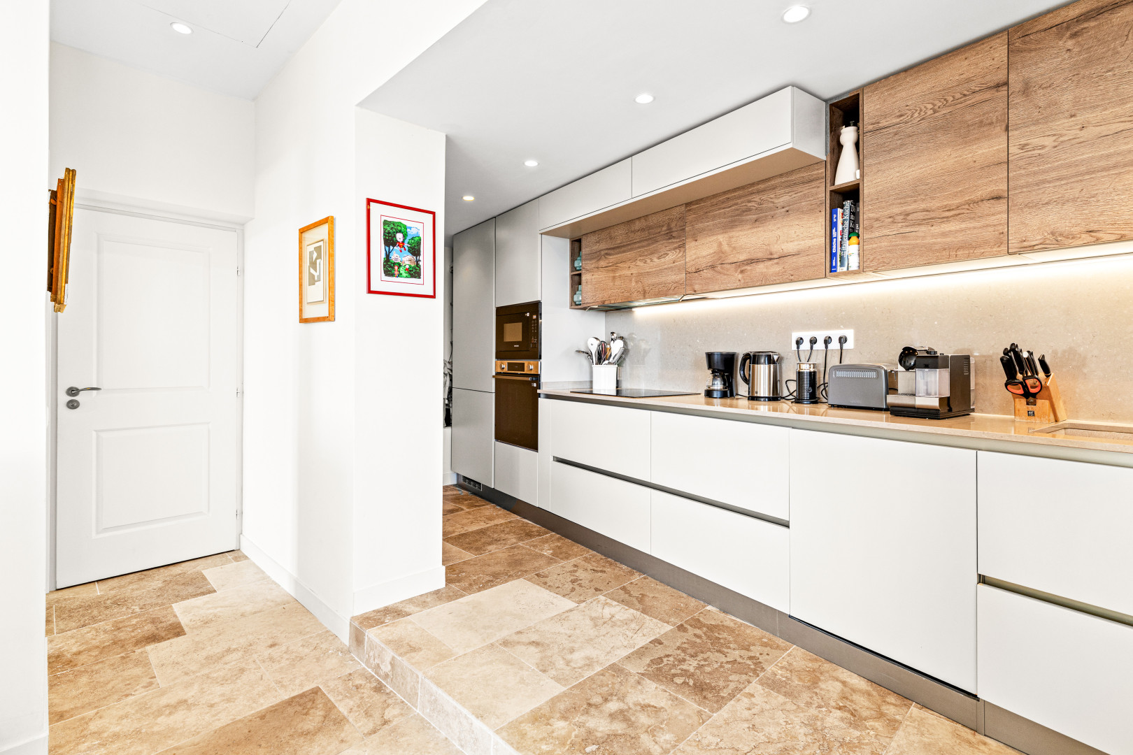 
                                                Vente
                                                 Nice - Falicon - Jolie maison 4 pièces de 95 m² rénové avec terrasse, jardin et vue sur les collines et la mer