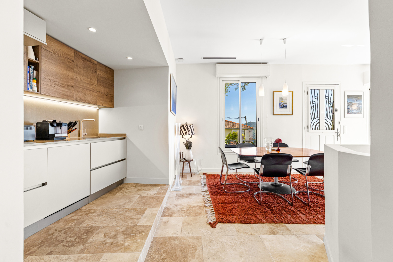 
                                                Vente
                                                 Nice - Falicon - Jolie maison 4 pièces de 95 m² rénové avec terrasse, jardin et vue sur les collines et la mer