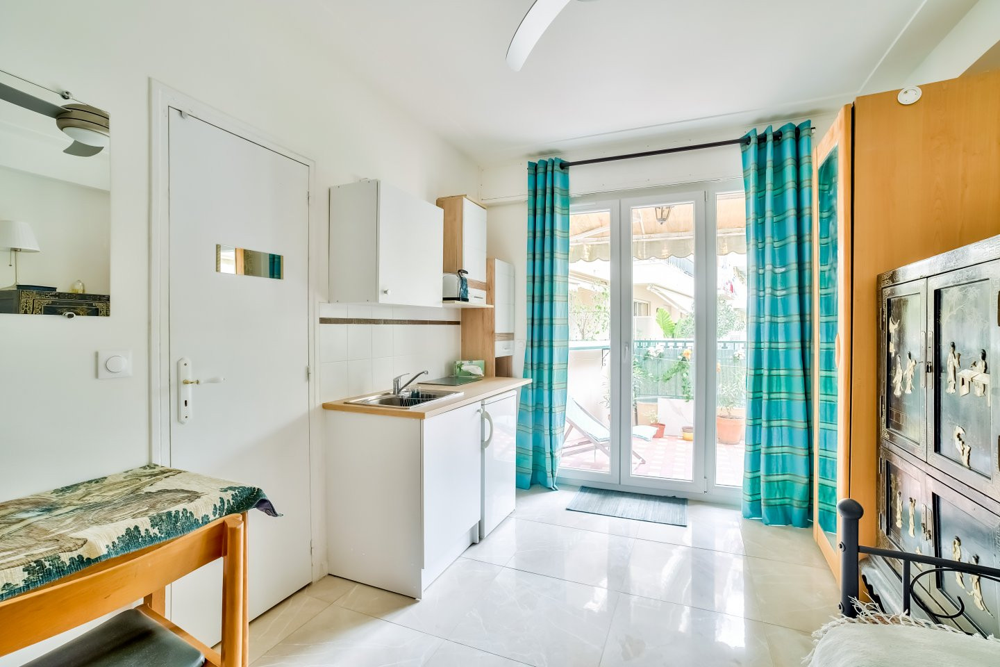 
                                                Vente
                                                 Nice Fleurs - Grand 3/4 pièces de 86 m2 avec terrasse entièrement rénové