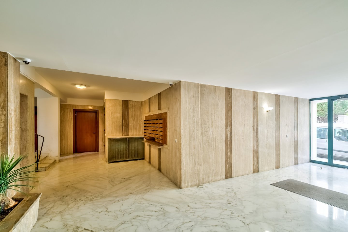 
                                                Vente
                                                 Nice Fleurs - Grand 3/4 pièces de 86 m2 avec terrasse entièrement rénové