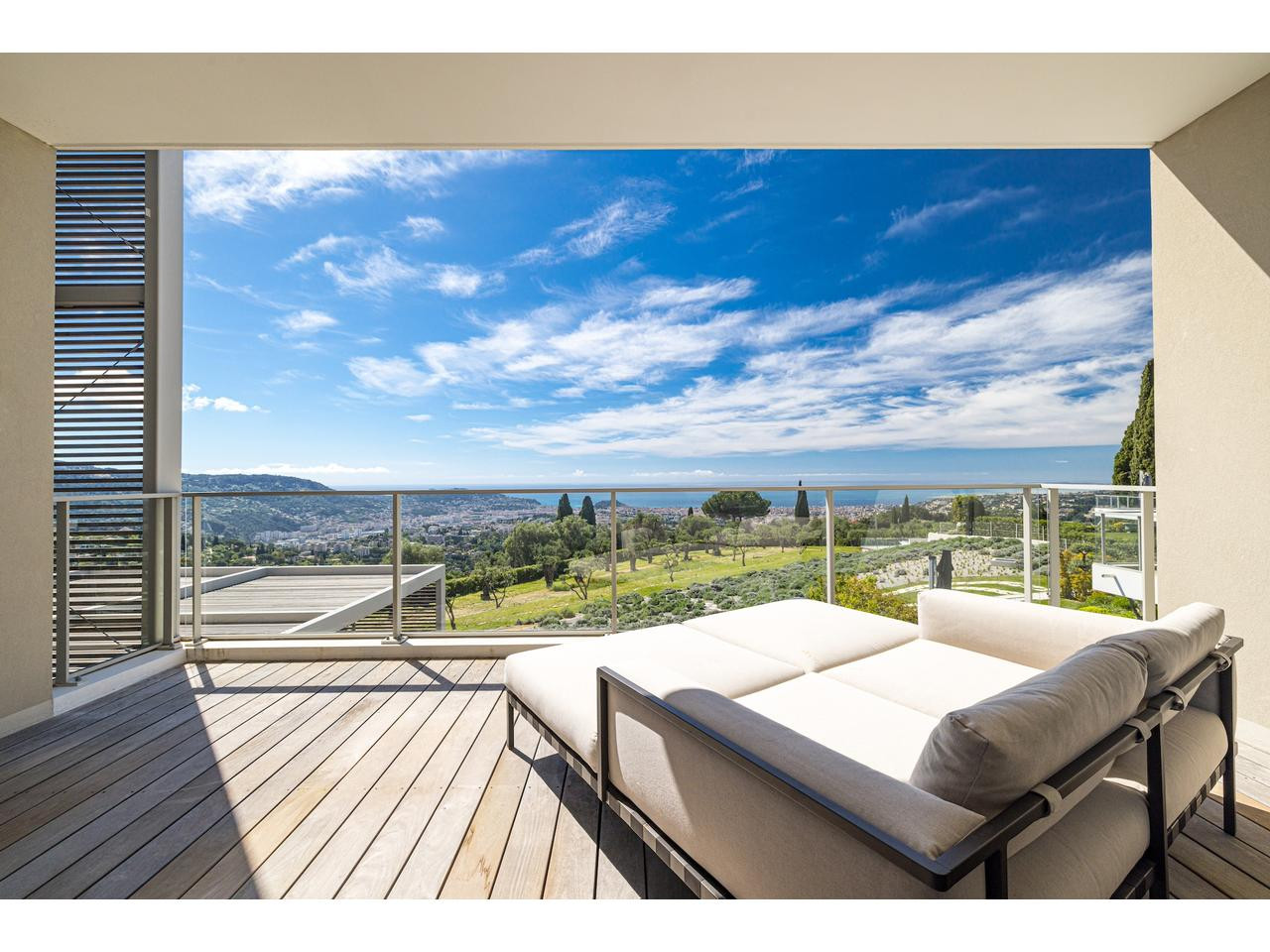 
                                                Vente
                                                 NICE - Gairaut  - Magnifique Duplex de 171 m² au sein d’un domaine fermé haut de gamme