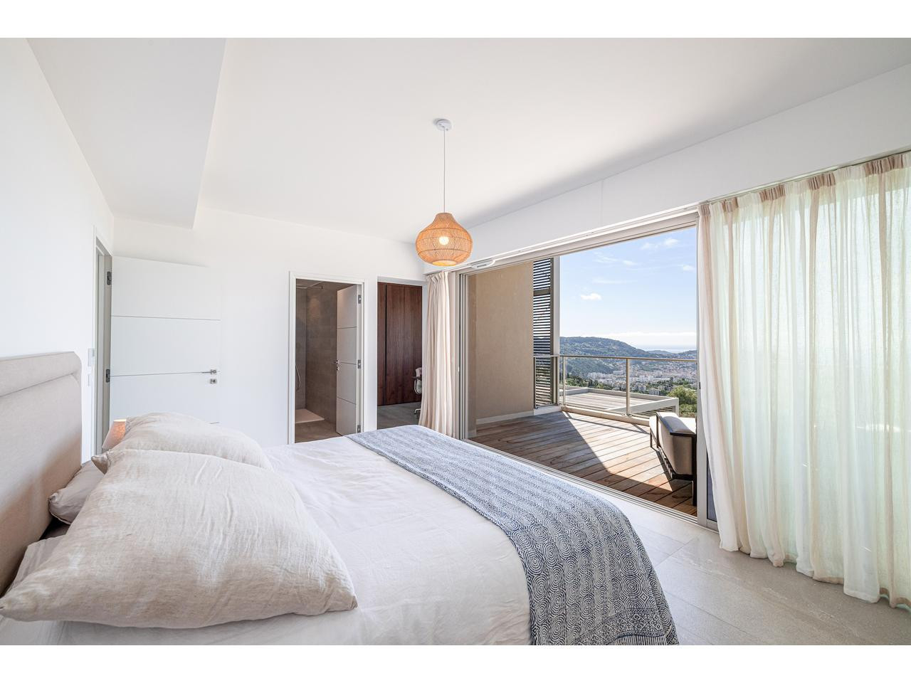 
                                                Vente
                                                 NICE - Gairaut  - Magnifique Duplex de 171 m² au sein d’un domaine fermé haut de gamme