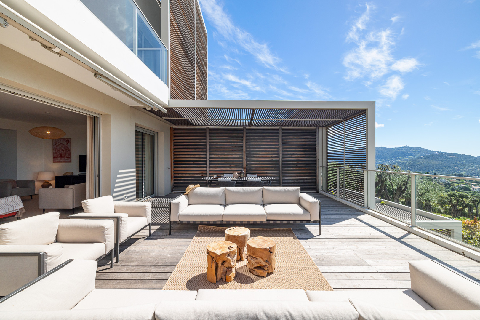 
                                                Vente
                                                 NICE - Gairaut  - Magnifique Duplex de 171 m² au sein d’un domaine fermé haut de gamme