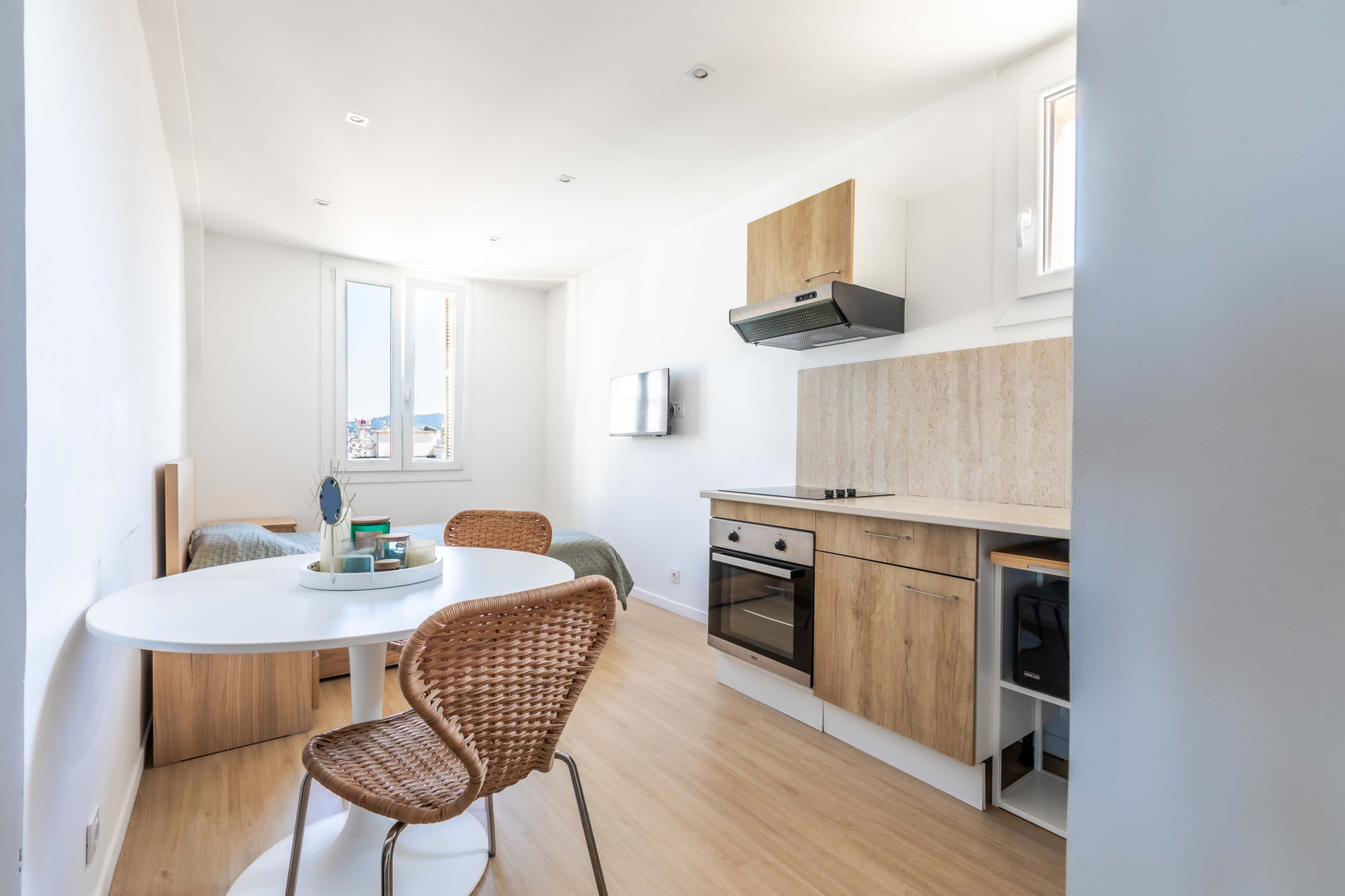 
                                                Vente
                                                 Nice - Gambetta - Magnifique 2 pièces entièrement rénové en dernier étage avec balcon
