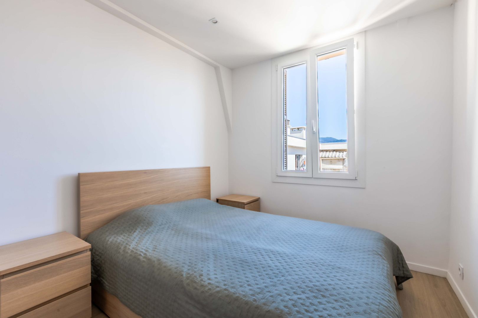 
                                                Vente
                                                 Nice - Gambetta - Magnifique 2 pièces entièrement rénové en dernier étage avec balcon