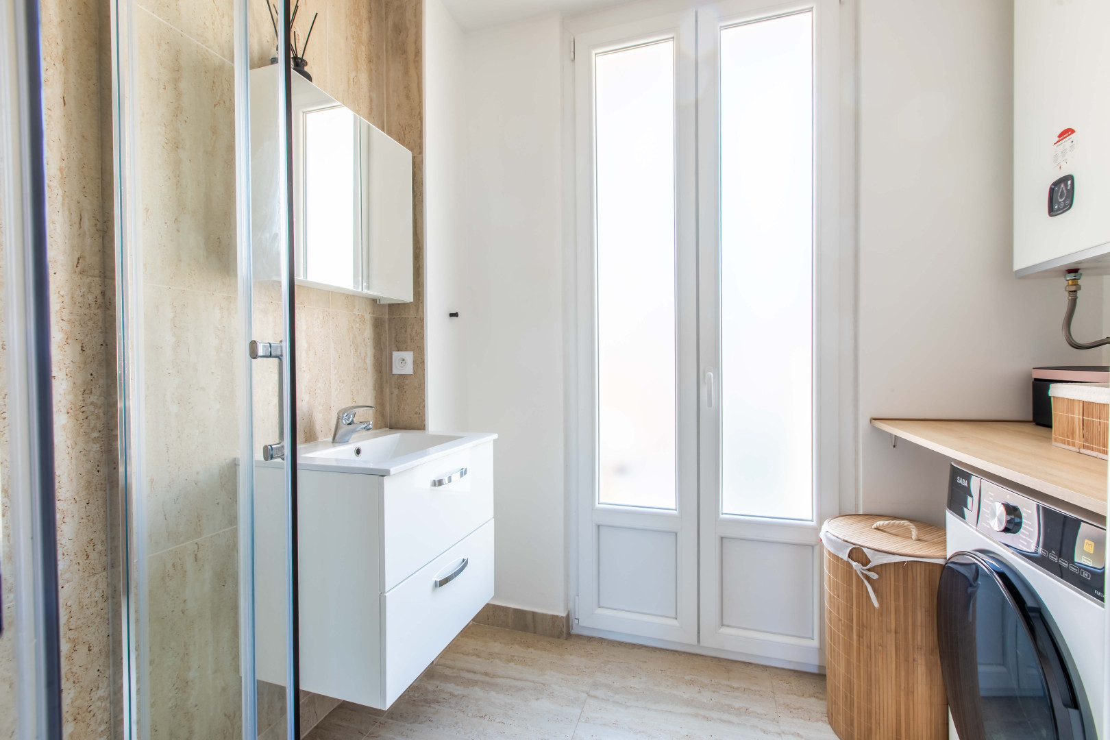 
                                                Vente
                                                 Nice - Gambetta - Magnifique 2 pièces entièrement rénové en dernier étage avec balcon