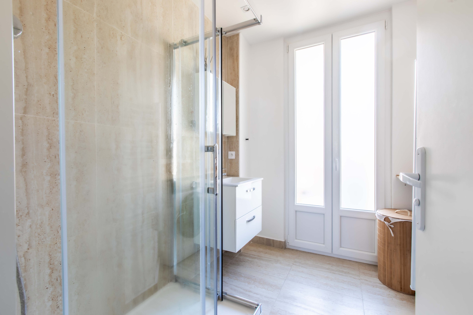 
                                                Vente
                                                 Nice - Gambetta - Magnifique 2 pièces entièrement rénové en dernier étage avec balcon