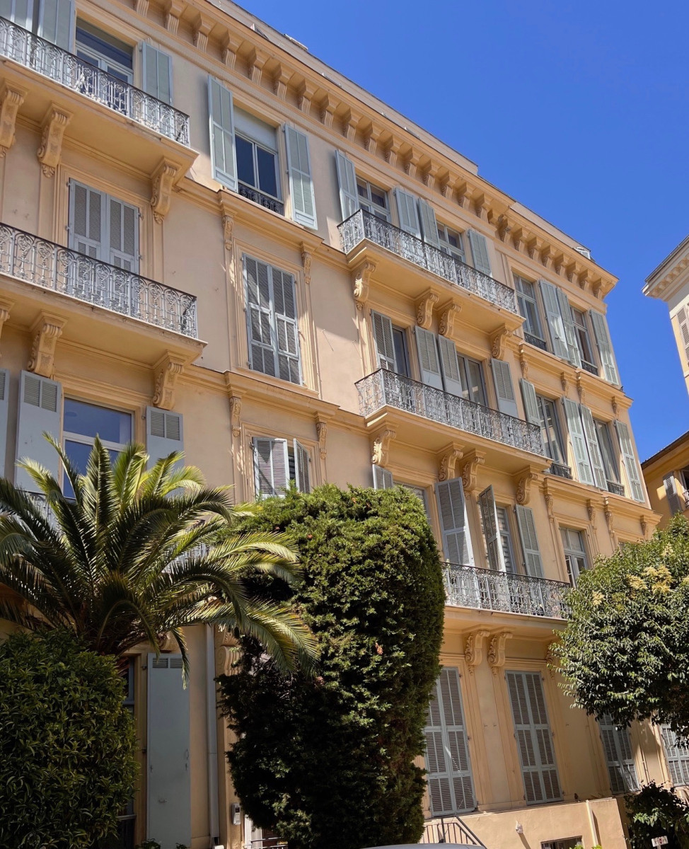 
                                                Vente
                                                 Nice Gioffredo - Magnifique appartement bourgeois de 6 pièces au coeur des commerces de la Place Massena et proche de la mer