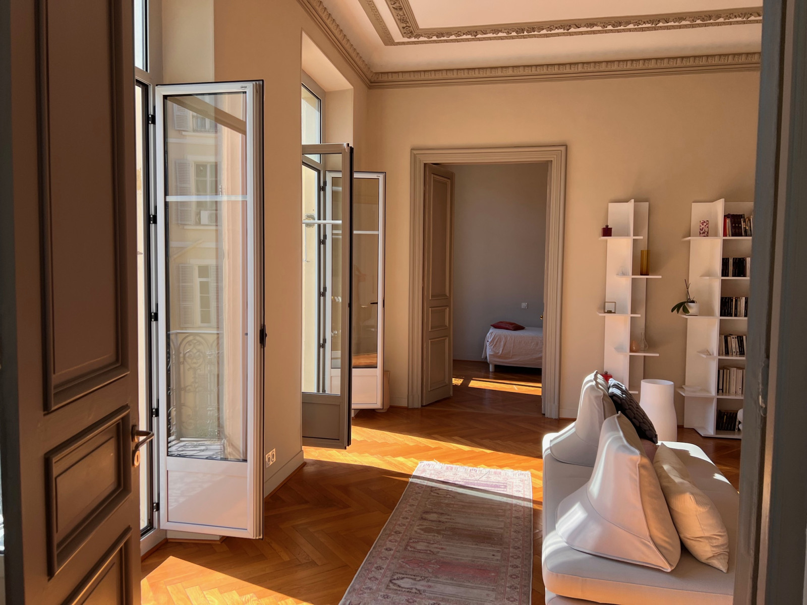 
                                                Vente
                                                 Nice Gioffredo - Magnifique appartement bourgeois de 6 pièces au coeur des commerces de la Place Massena et proche de la mer