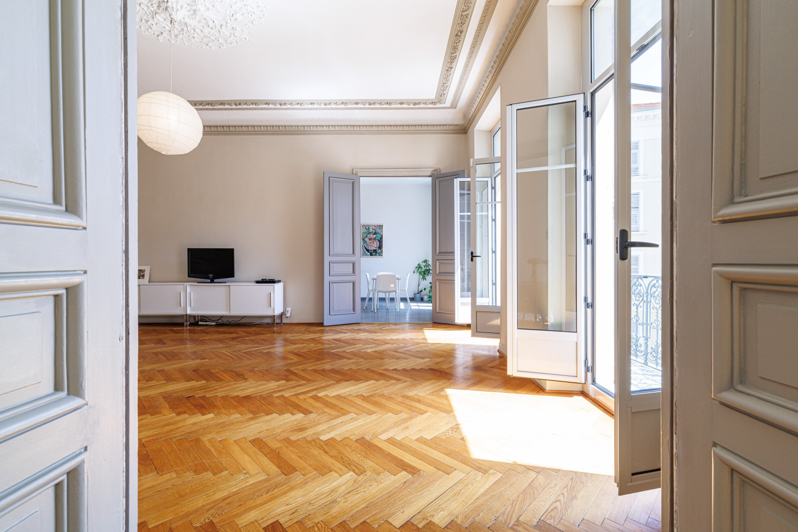
                                                Vente
                                                 Nice Gioffredo - Magnifique appartement bourgeois de 6 pièces au coeur des commerces de la Place Massena et proche de la mer