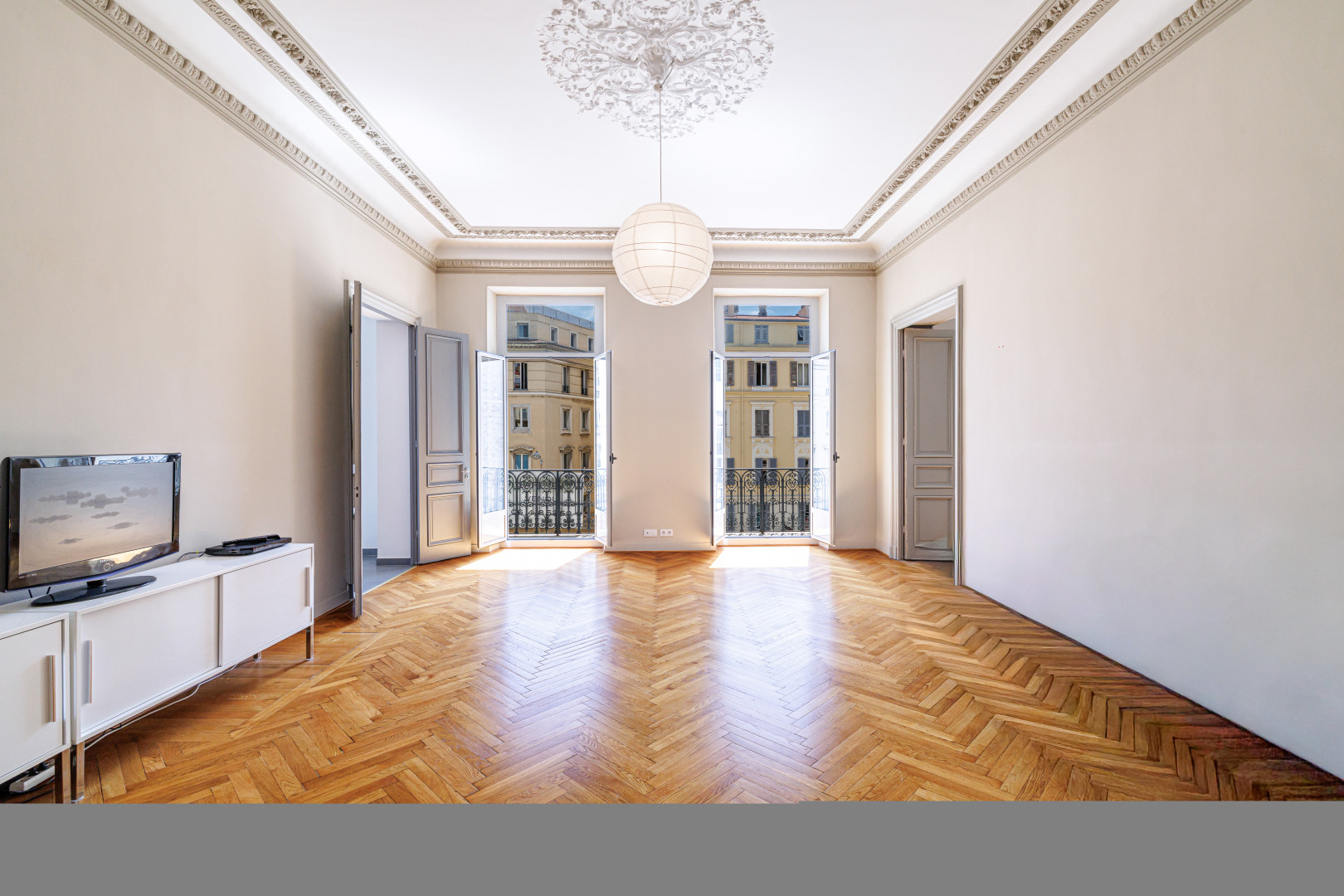 
                                                Vente
                                                 Nice Gioffredo - Magnifique appartement bourgeois de 6 pièces au coeur des commerces de la Place Massena et proche de la mer