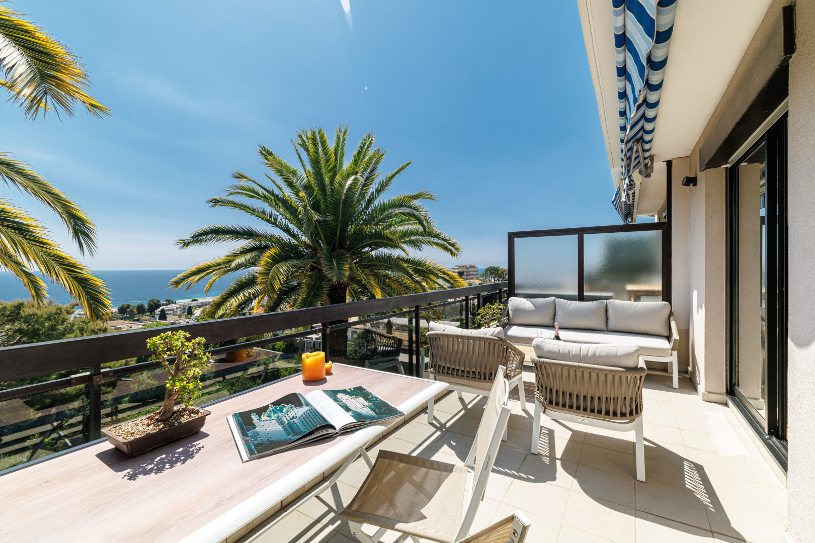 
                                                Vente
                                                 Nice - Lanterne -Magnifique 3 pièces en dernier étage avec terrasse