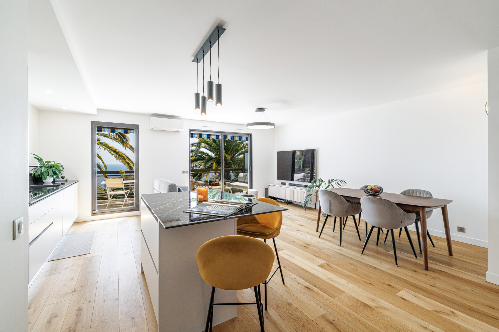 
                                                Vente
                                                 Nice - Lanterne -Magnifique 3 pièces en dernier étage avec terrasse