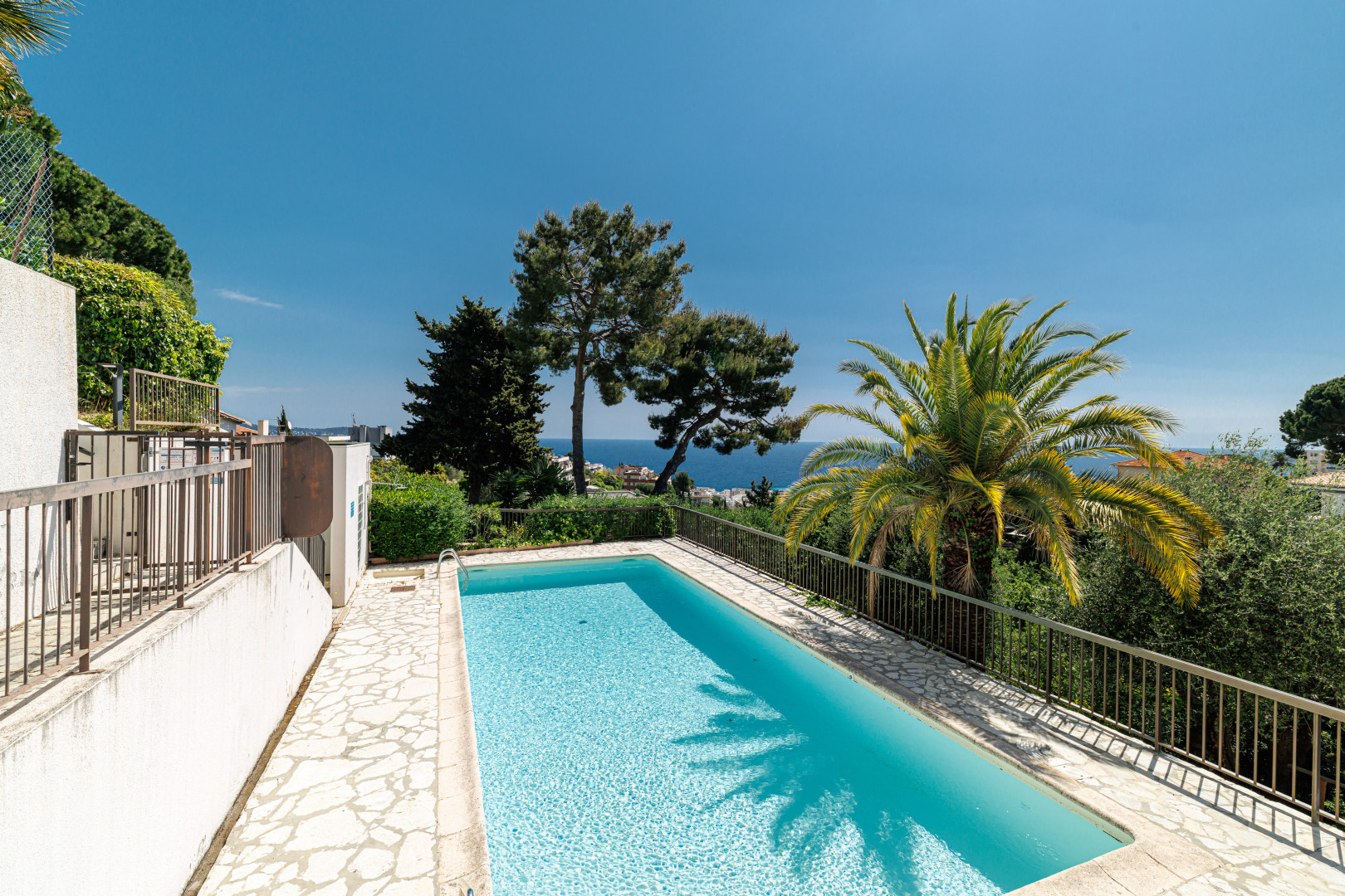 
                                                Vente
                                                 Nice - Lanterne -Magnifique 3 pièces en dernier étage avec terrasse