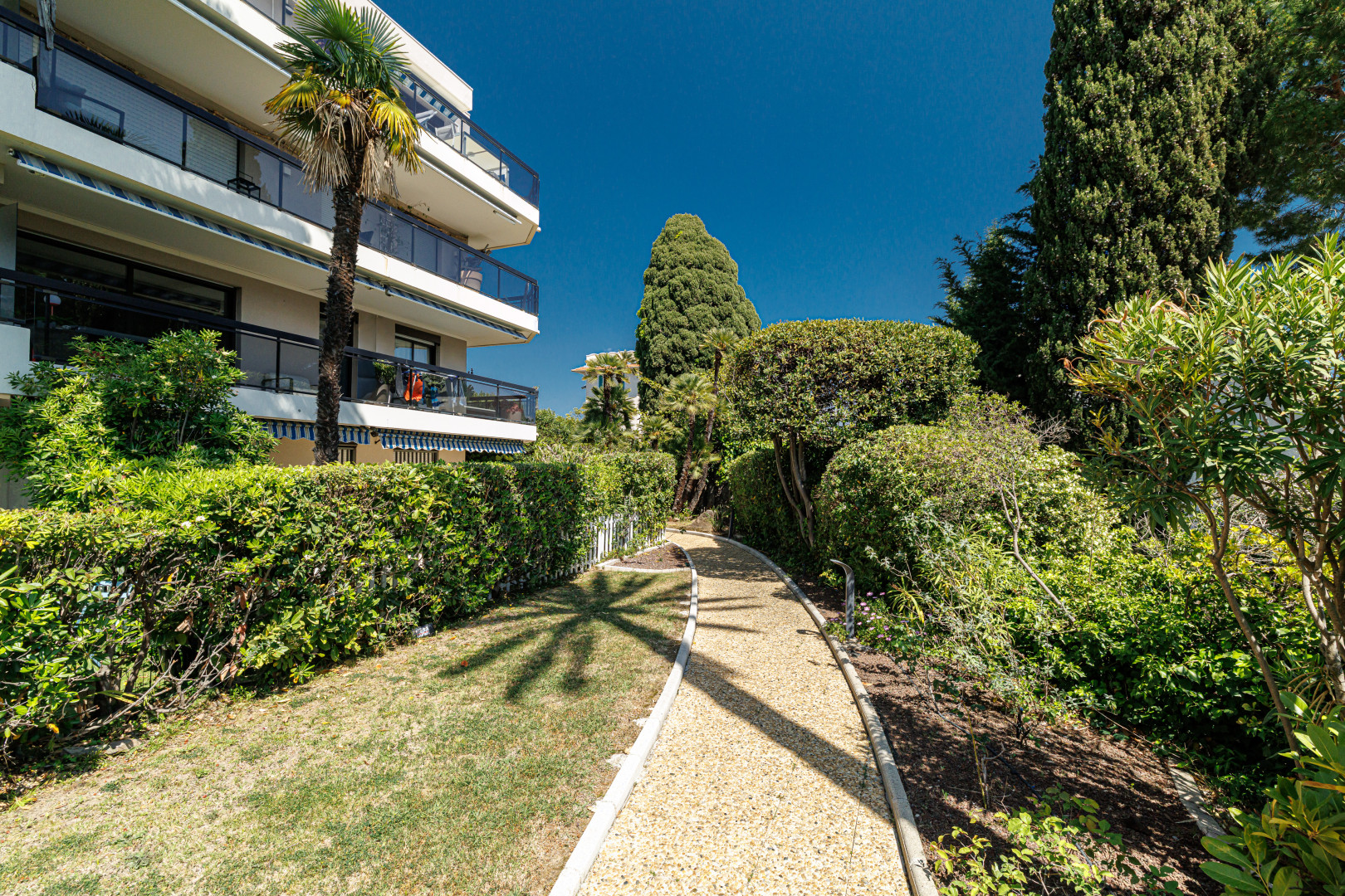 
                                                Vente
                                                 Nice - Lanterne -Magnifique 3 pièces en dernier étage avec terrasse