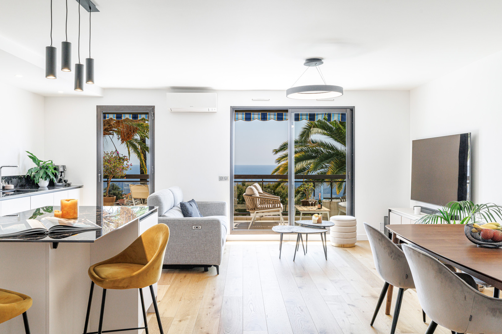 
                                                Vente
                                                 Nice - Lanterne -Magnifique 3 pièces en dernier étage avec terrasse