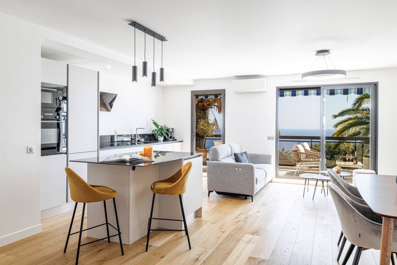 
                                                Vente
                                                 Nice - Lanterne -Magnifique 3 pièces en dernier étage avec terrasse