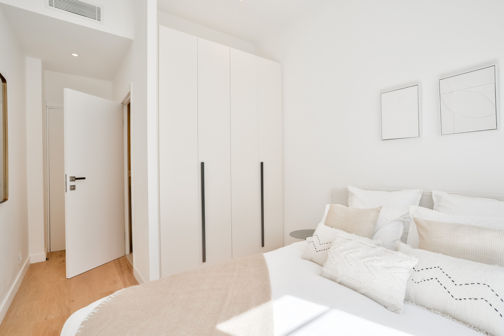 
                                                Vente
                                                 Nice - Le Port - Grand 5 pièces de 136 m² en étage élevé et entièrement rénové