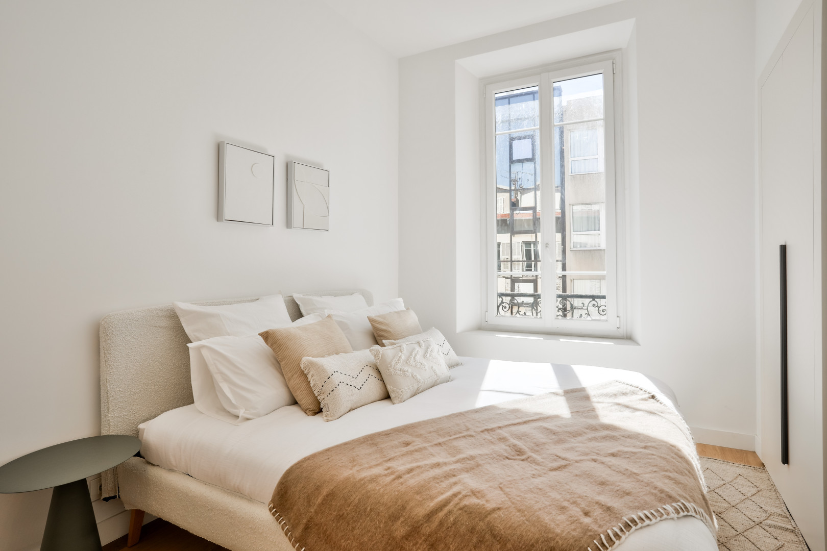 
                                                Vente
                                                 Nice - - 5 pièces de 136 m² entièrement rénové