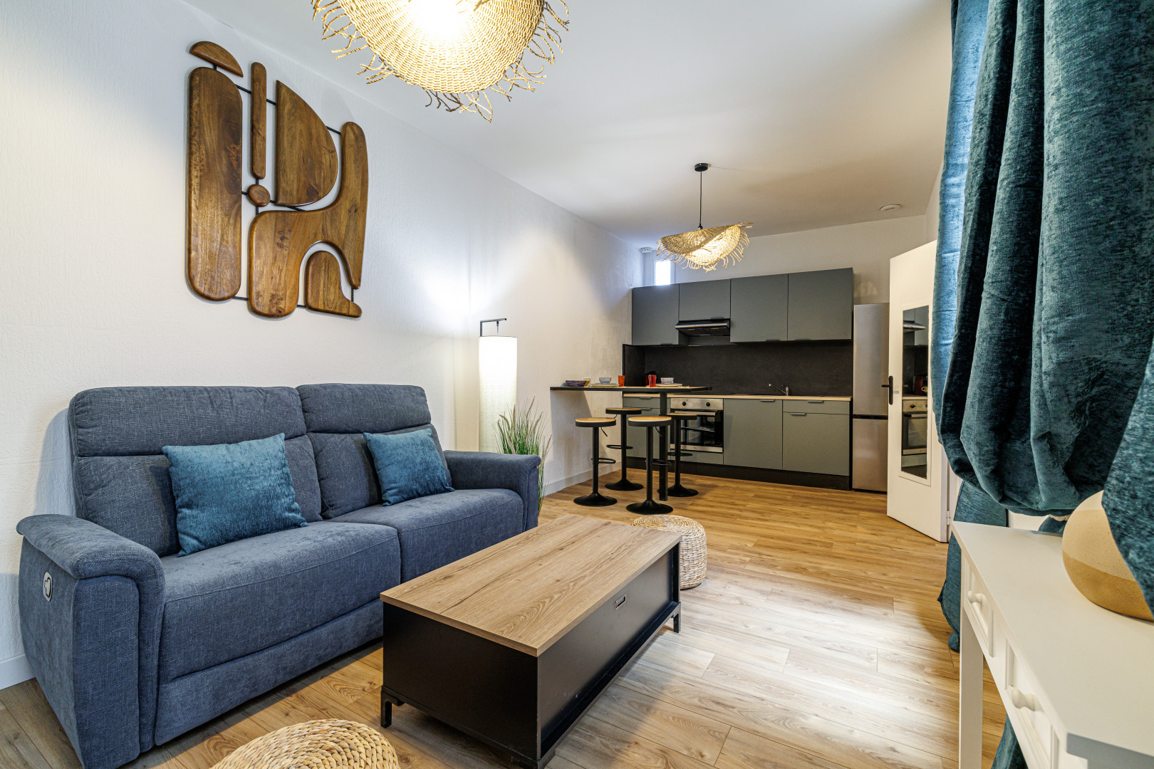 
                                                Location
                                                 NICE / LIBERATION - Appartement 2 pièces MEUBLE à louer