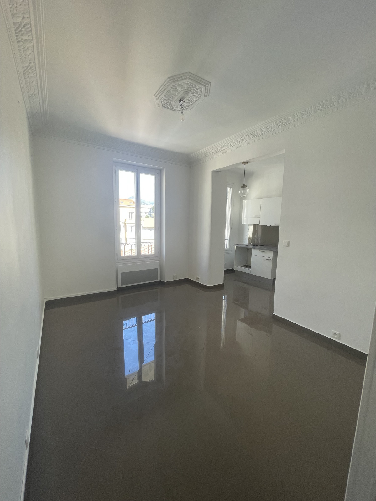 
                                                Location
                                                 NICE / LIBERATION - Appartement 3 pièces MEUBLE en avant dernier étage