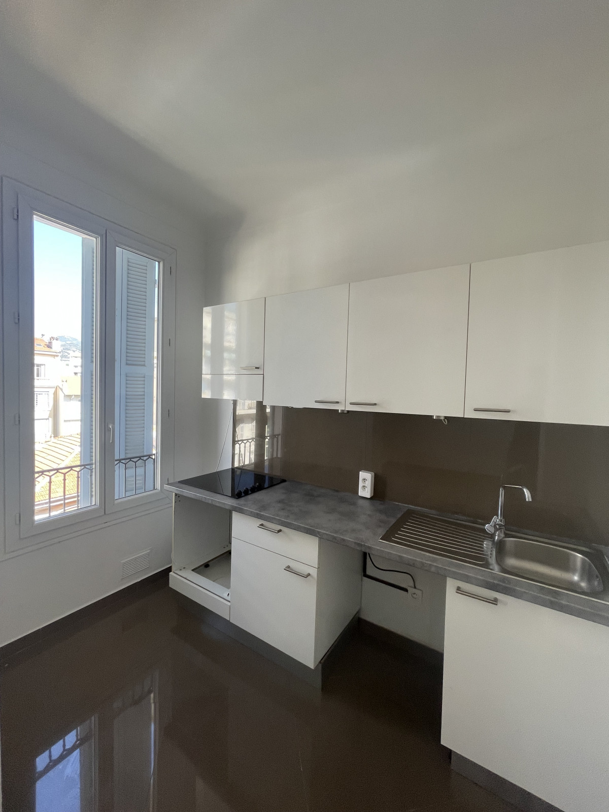 
                                                Location
                                                 NICE / LIBERATION - Appartement 3 pièces MEUBLE en avant dernier étage