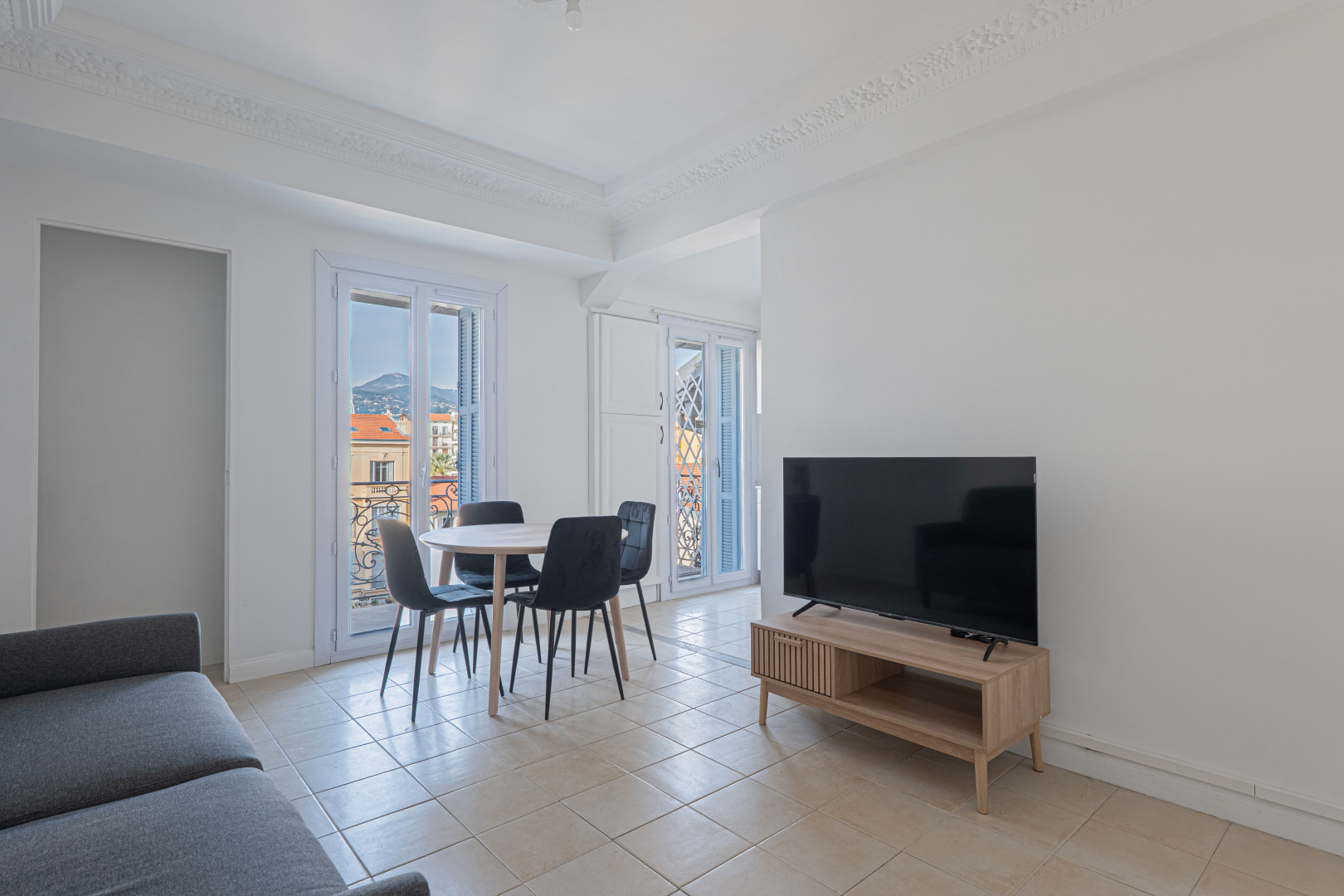 
                                                Location
                                                 NICE / LIBERATION - Appartement 3 pièces MEUBLE en avant dernier étage