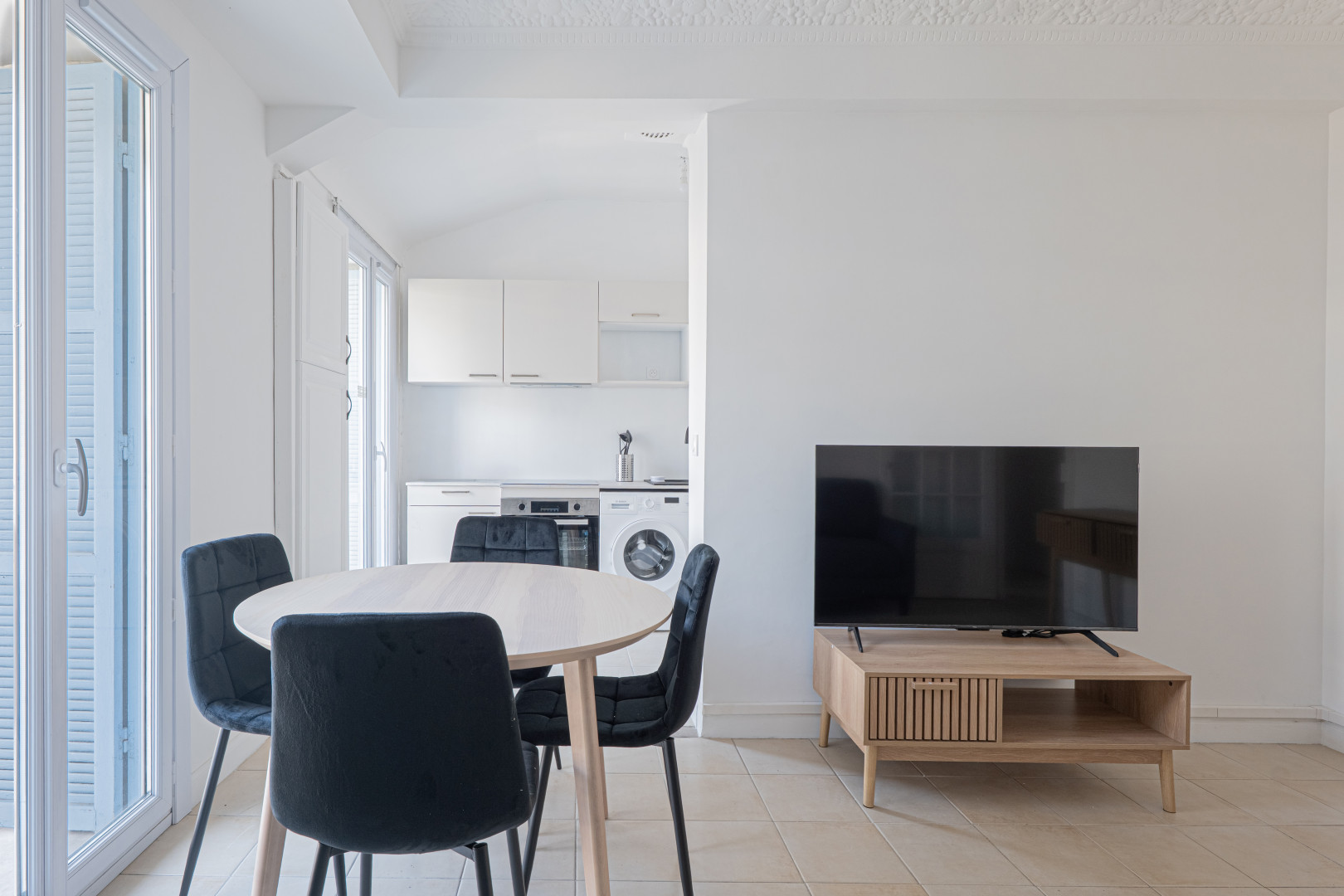 
                                                Location
                                                 NICE / LIBERATION - Appartement 3 pièces MEUBLE en avant dernier étage