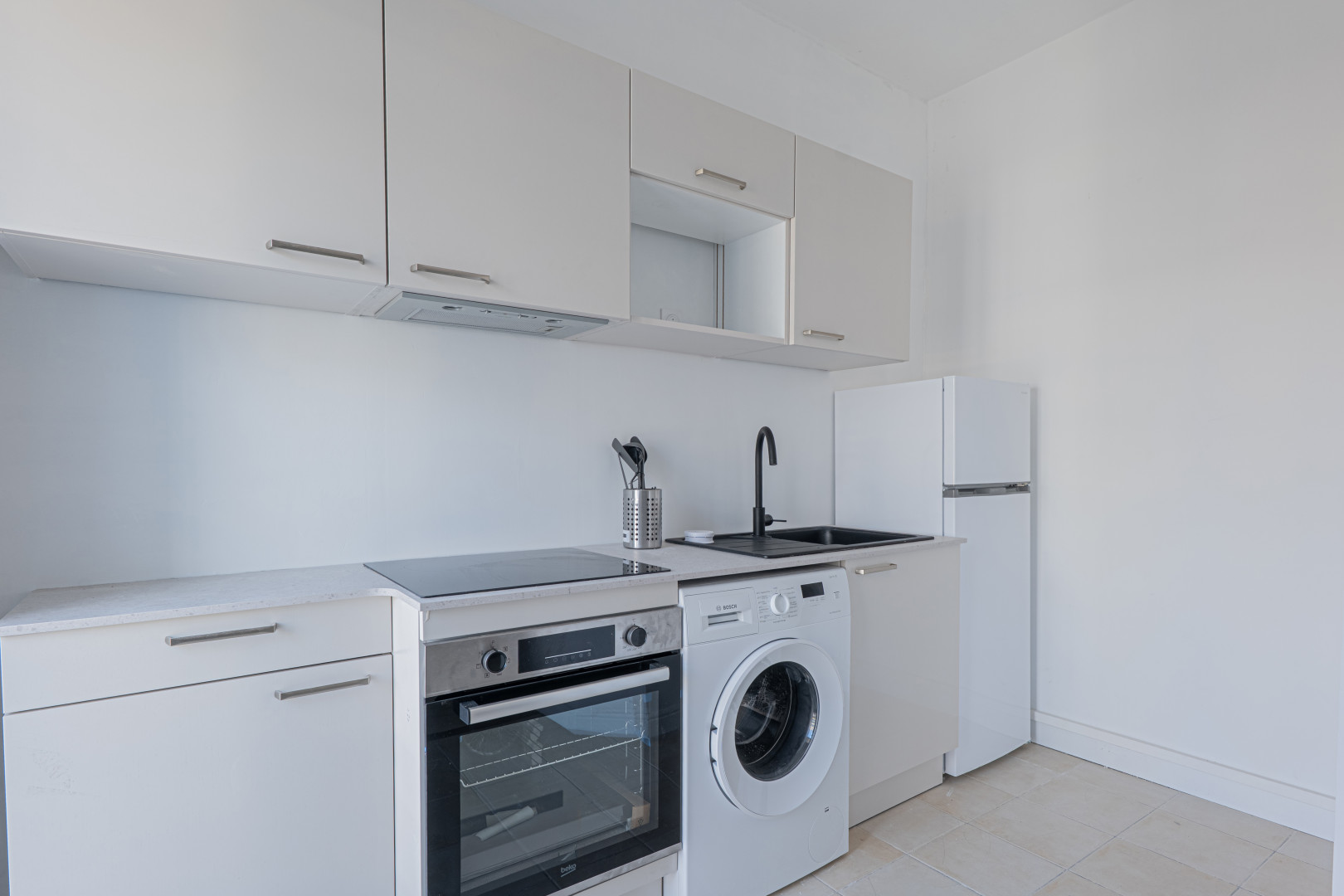 
                                                Location
                                                 NICE / LIBERATION - Appartement 3 pièces MEUBLE en avant dernier étage