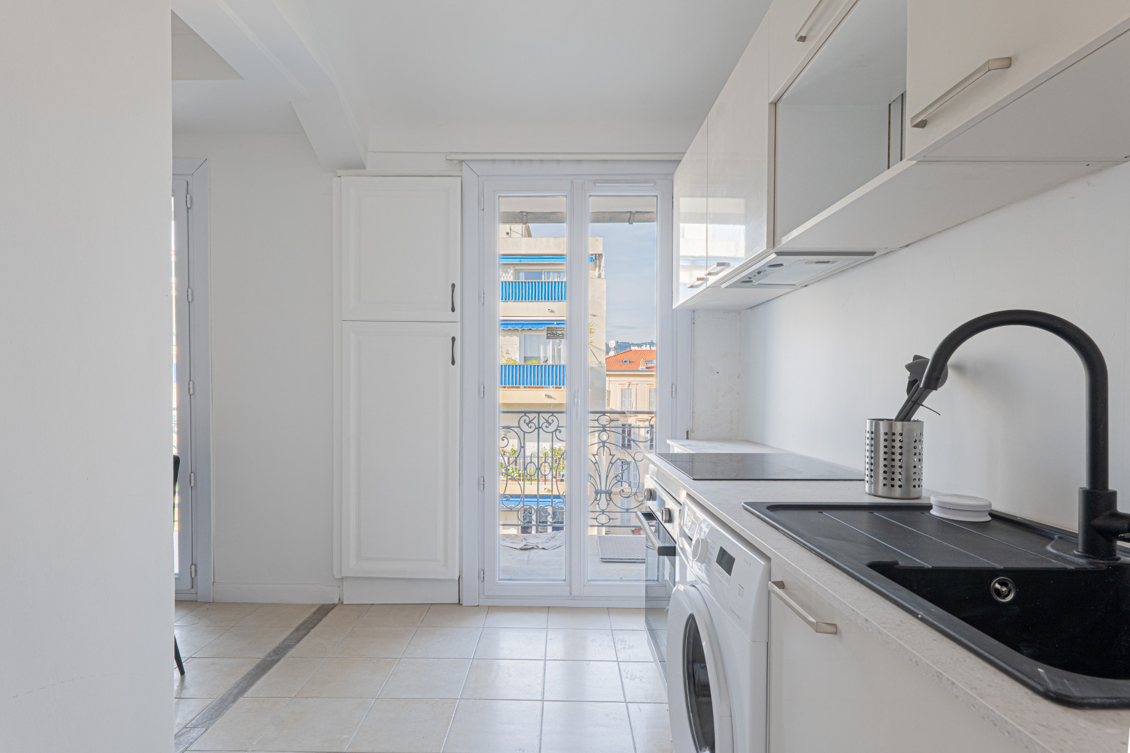 
                                                Location
                                                 NICE / LIBERATION - Appartement 3 pièces MEUBLE en avant dernier étage