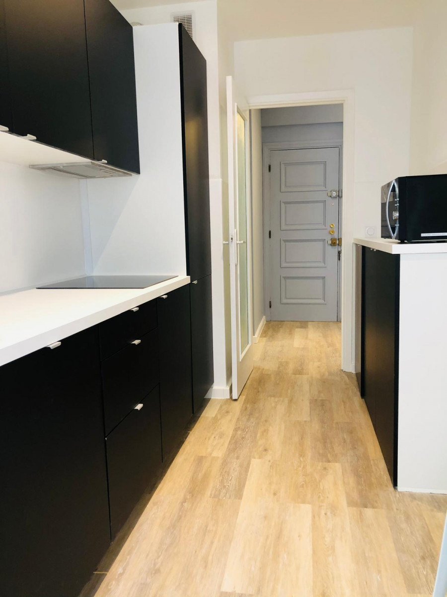 
                                                Vente
                                                 NICE / LIBERATION - Appartement de type 2 pièces avec balcon