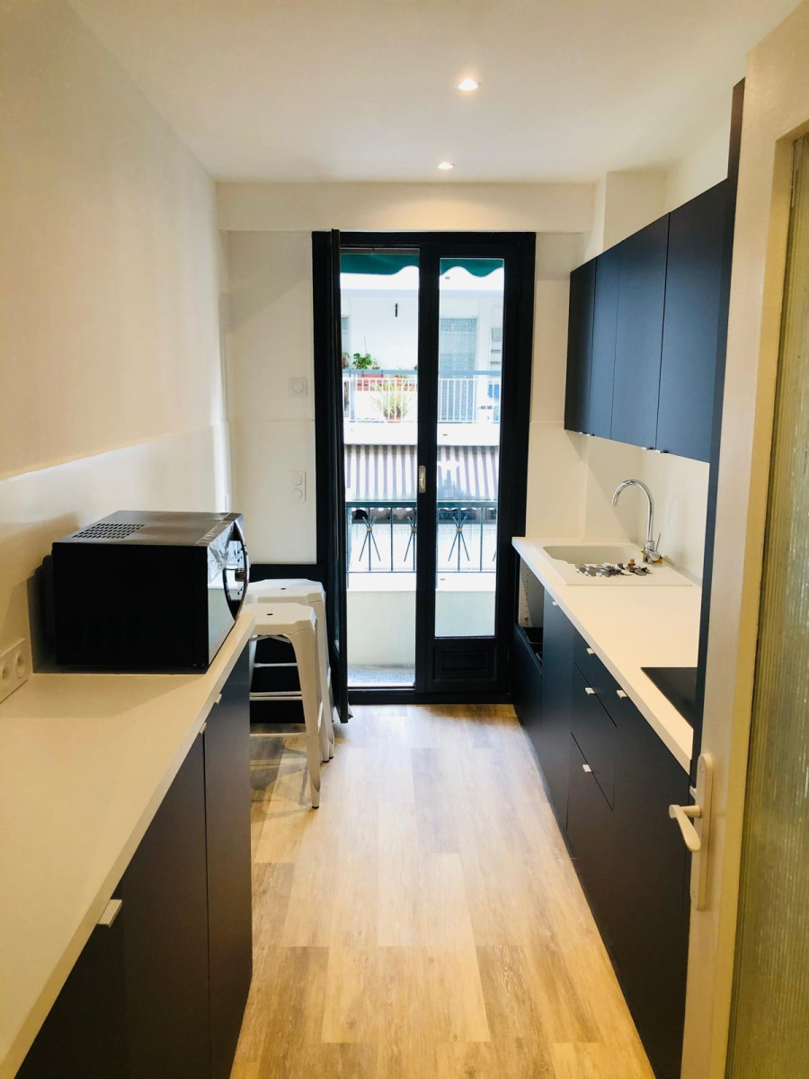 
                                                Vente
                                                 NICE / LIBERATION - Appartement de type 2 pièces avec balcon