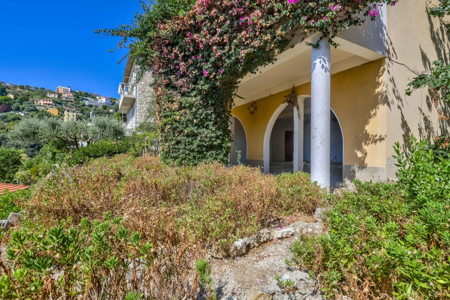 
                                                Vente
                                                 Nice - Mantega Righi - Belle maison à rénover de 140 m² avec vue mer