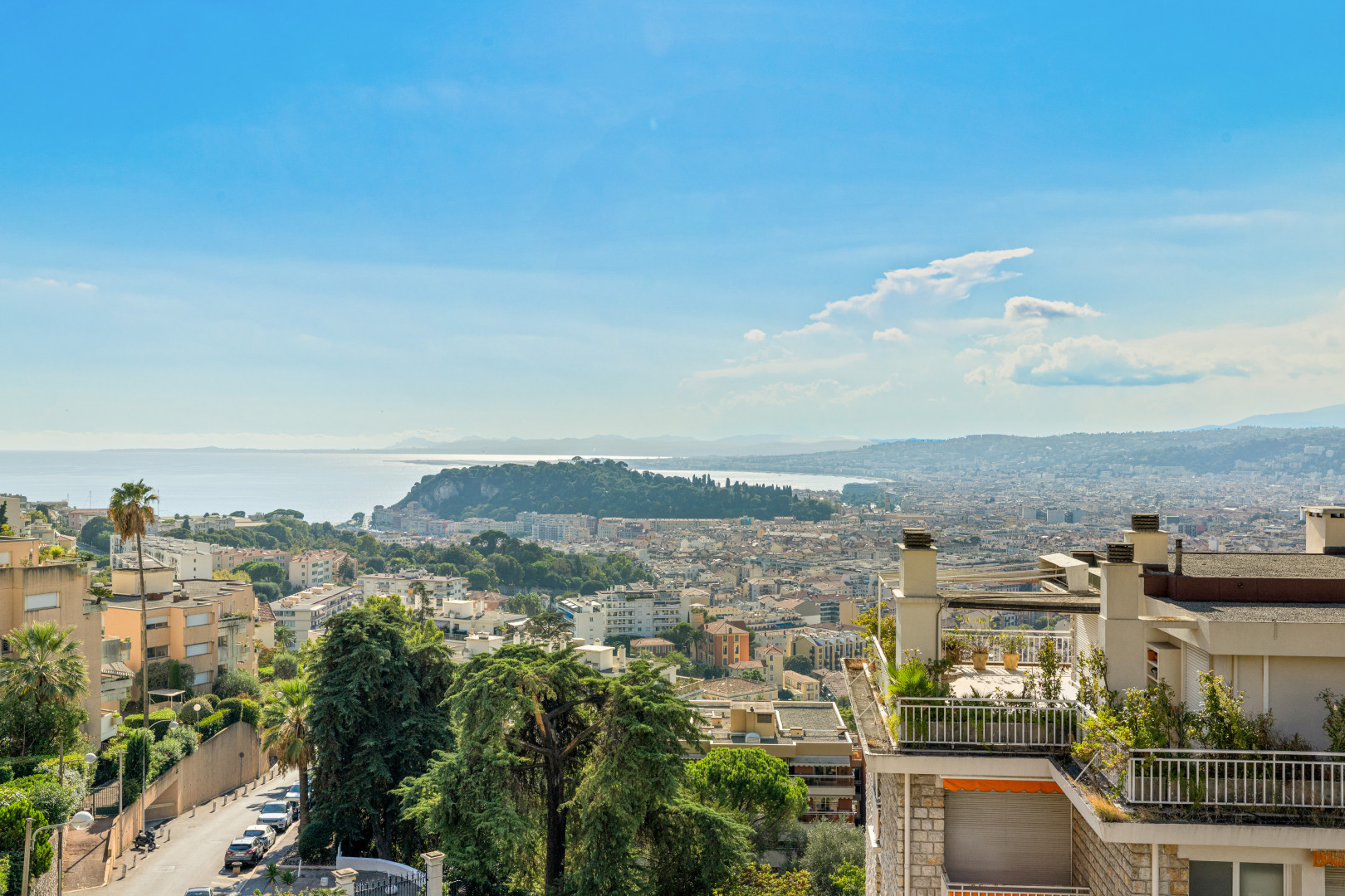 
                                                Vente
                                                 Nice - Mont Alban - Grand 3 pièces de 89,05 m² entièrement rénové avec terrasse, garage et vue mer