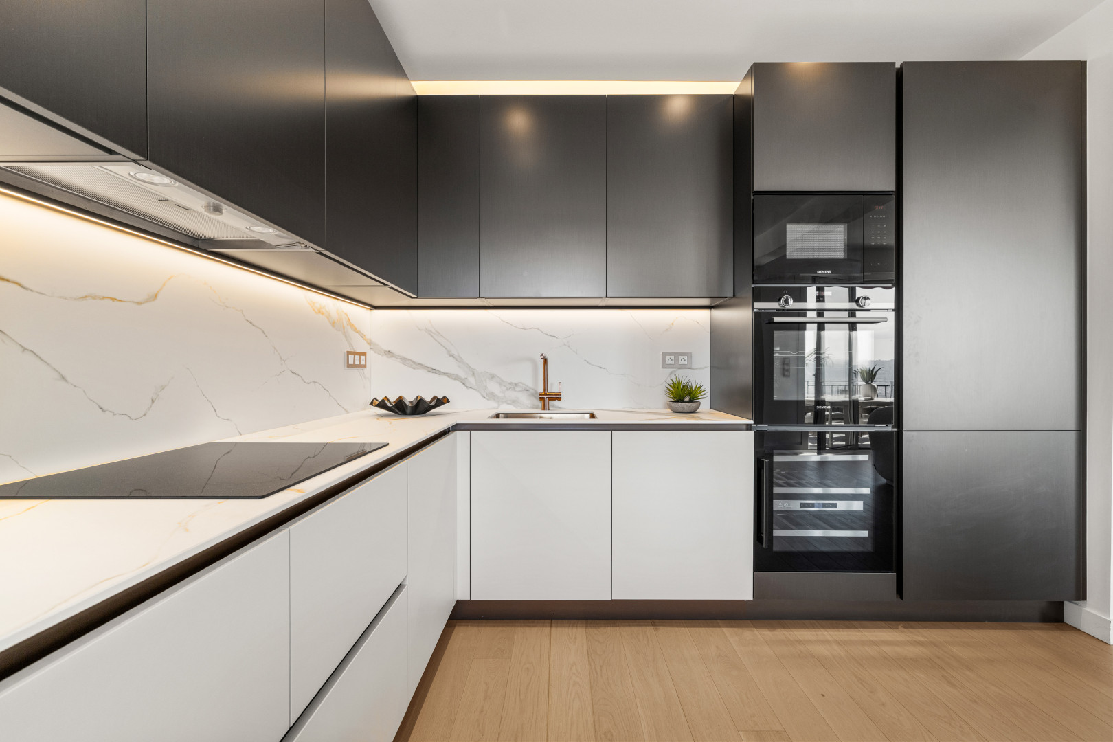 
                                                Vente
                                                 Nice - Mont Alban - Grand 3 pièces de 89,05 m² entièrement rénové avec terrasse, garage et vue mer